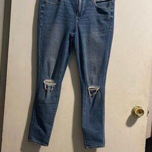 Skinny Jeans with Distressed Knees